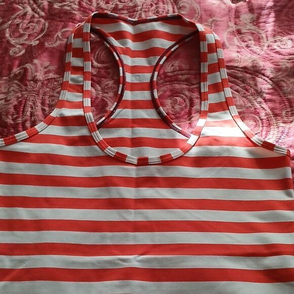 Lululemon  - Picture 2 of 4